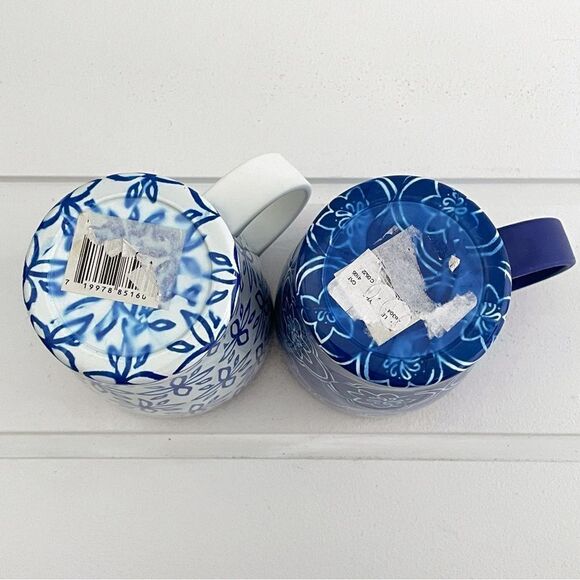 Two Travel Handled Coffee Mugs With Lids - Picture 4 of 4